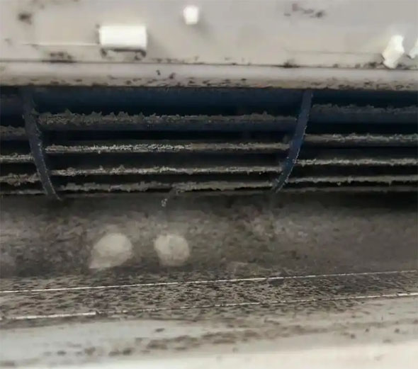 威海空调吹的风有股烧焦味是怎么回事